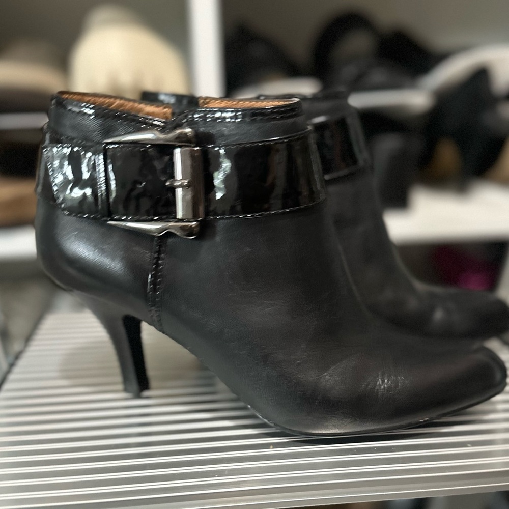 Black Leather Sofft Ankle Booties with patent trim and buckle Women’s size 6.5